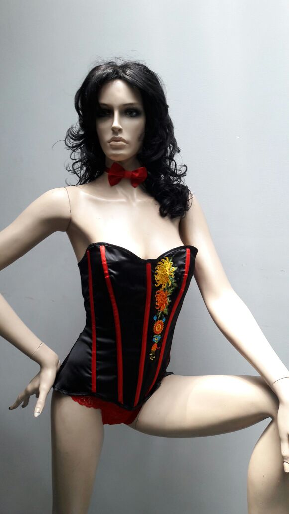 Exclusivos coordinados de corset con falda y shoker para cuello	