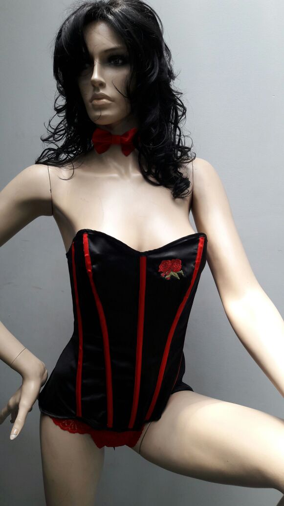 Exclusivos coordinados de corset con falda y shoker para cuello	
