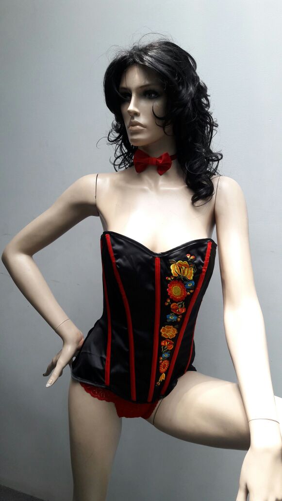 Exclusivos coordinados de corset con falda y shoker para cuello	